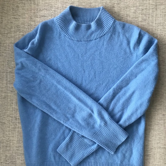 Investments Sweaters - Gorgeous blue cashmere mock neck sweater